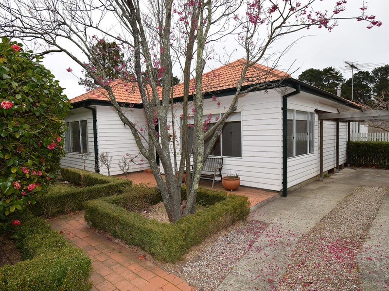 7 Dalrymple Avenue, Wentworth Falls, NSW 2782