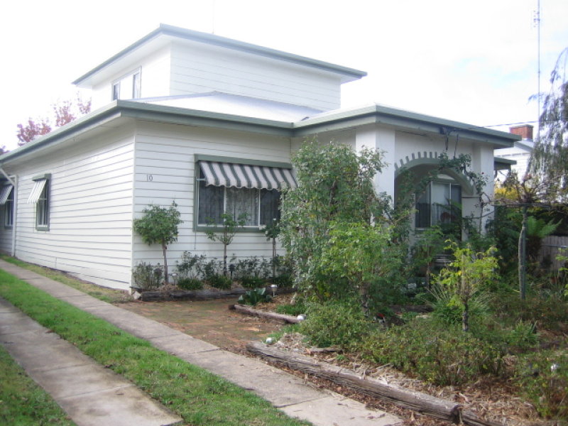 10 Carmichael Street, Hamilton, Vic 3300 Property Details