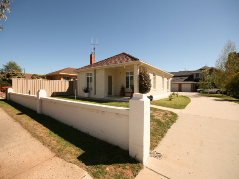 1/9 Morton Street, Queanbeyan, NSW 2620 Property Details