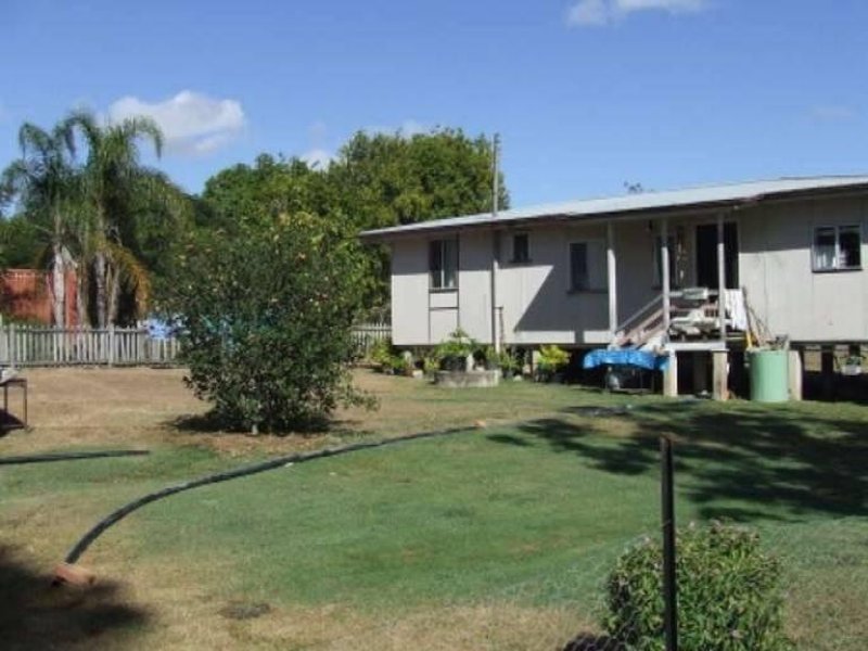 27 Raglan Street, Mount QLD 4695