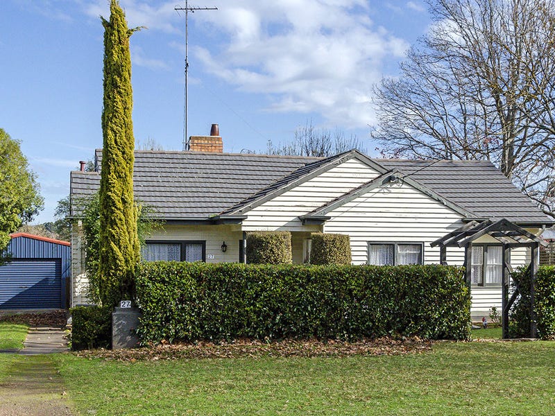 27 Burns Street, Hamilton, Vic 3300 Property Details