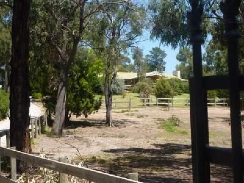 4 Glasgow Road, Kilsyth, Vic 3137 Property Details