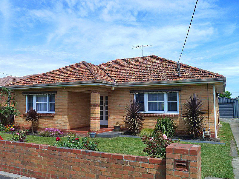 17 Armstrong Street, Colac, Vic 3250 Property Details