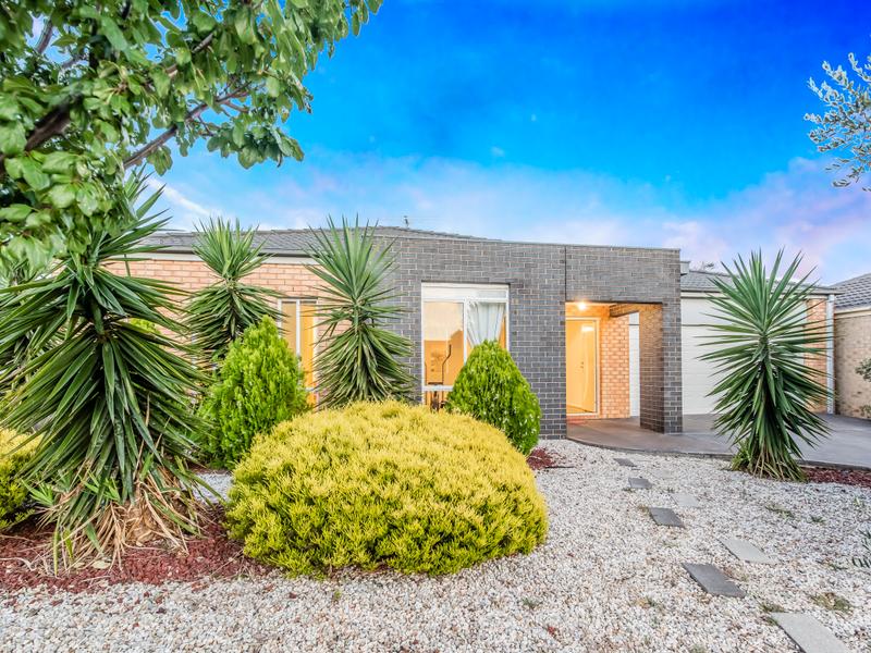 1 Hutt Lane, Taylors Hill, VIC 3037