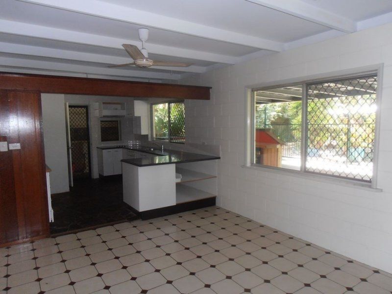 32 Maple Street, Holloways Beach, QLD 4878