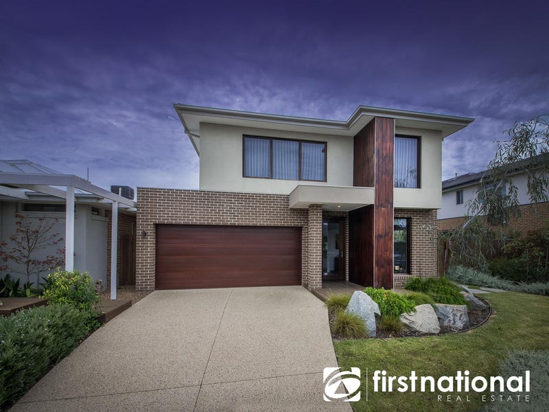 10 Flowerbloom Cres, Clyde North, VIC 3978 - realestate.com.au