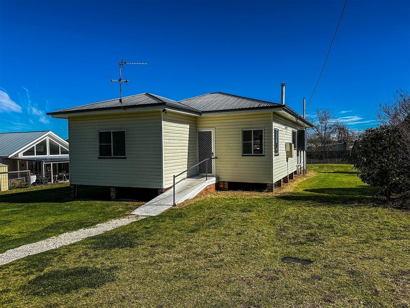 6 Anzac Street, Stanthorpe, Qld 4380 House for Rent