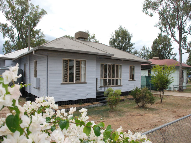 29 Eleanor Street, Miles, Qld 4415