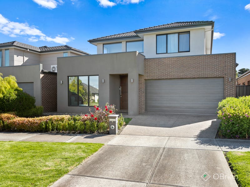 8 Bonnington Boulevard, Clyde North, VIC 3978