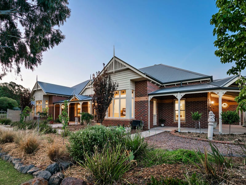 1 The Village Green, Sunbury, Vic 3429 Property Details