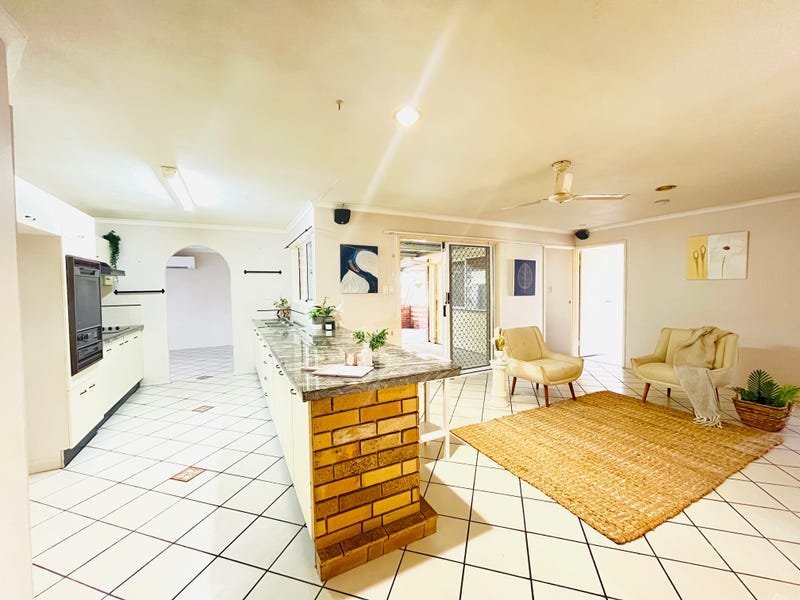 39 Shields Street, Mount Warren Park, Qld 4207 House for Rent