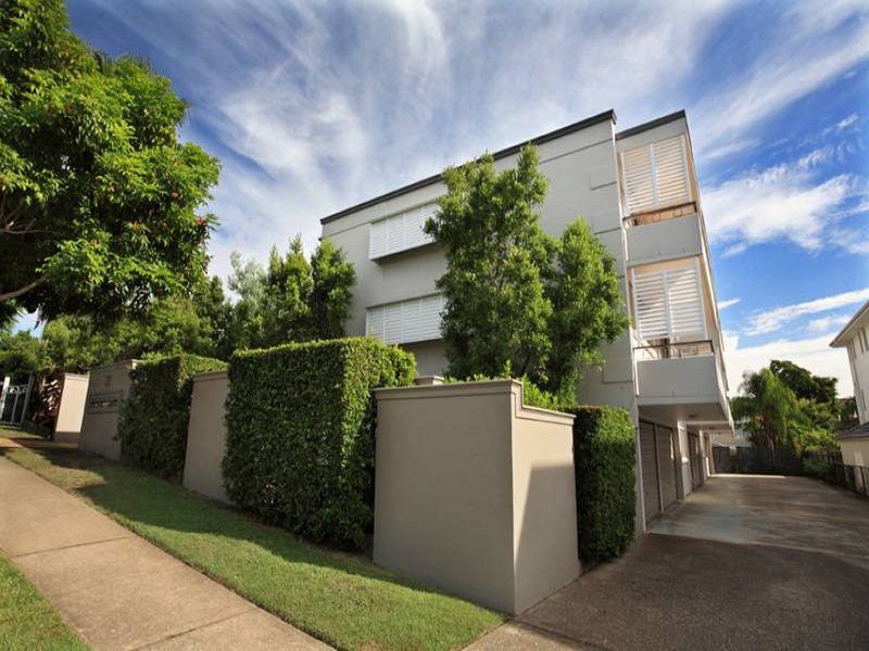 2/22 Barlow Street, Clayfield, Qld 4011 Property Details