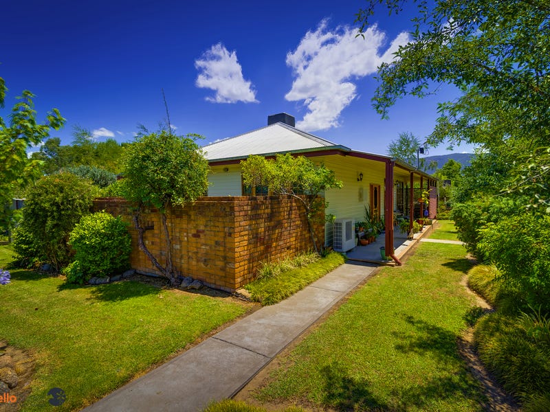 104 Harris St, Corryong, Vic 3707 House for Sale