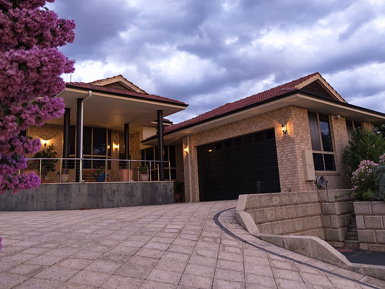 12 Winthrop Avenue, College Grove, WA 6230