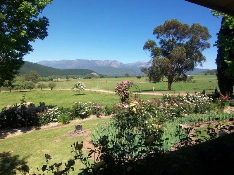 143 Roberts Creek Road, Porepunkah, VIC 3740