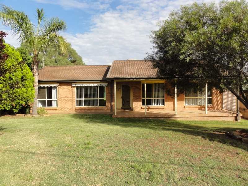 132 West Street, Gundagai, NSW 2722 Property Details