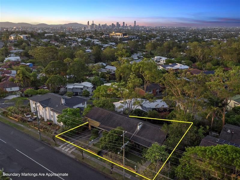 544 Cavendish Road, Coorparoo, Qld 4151