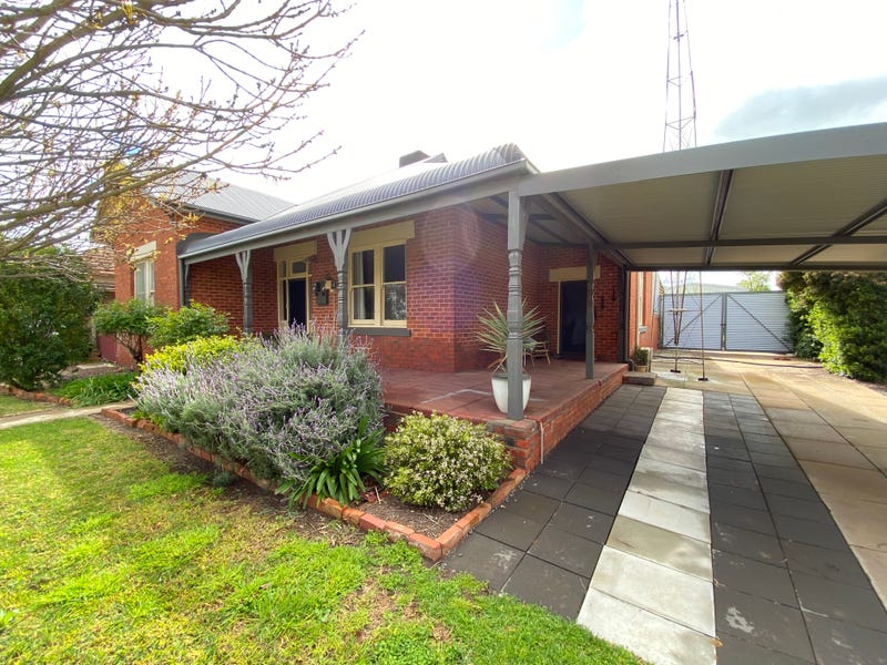 8 Roberts Street, Woomelang, Vic 3485 - Property Details