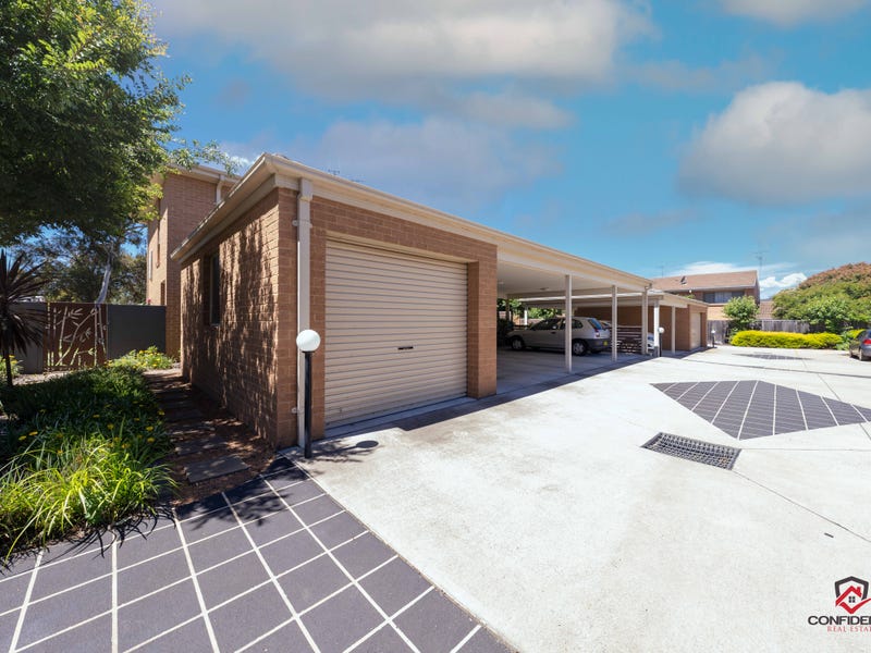 1/2 Mcintosh Street, Queanbeyan, NSW 2620