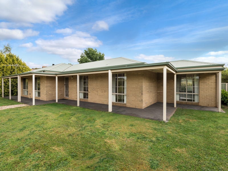 26 Robb Drive, Romsey, VIC 3434