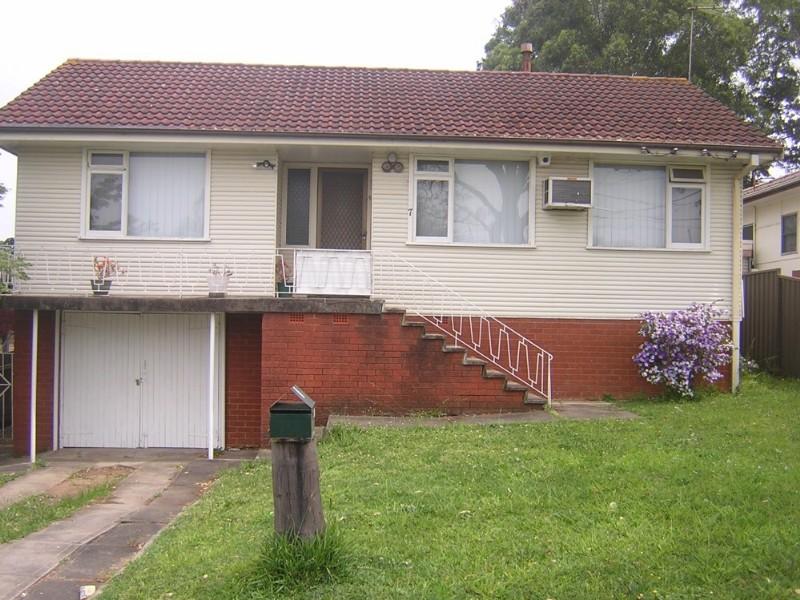 7 Gowrie Pl, Cabramatta, NSW 2166 Property Details
