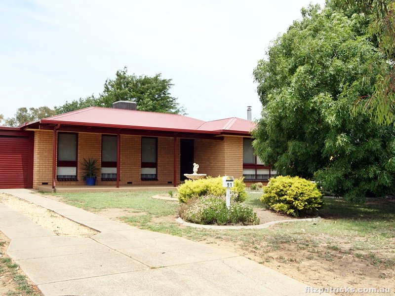 91 Undurra Drive, Glenfield Park, NSW 2650