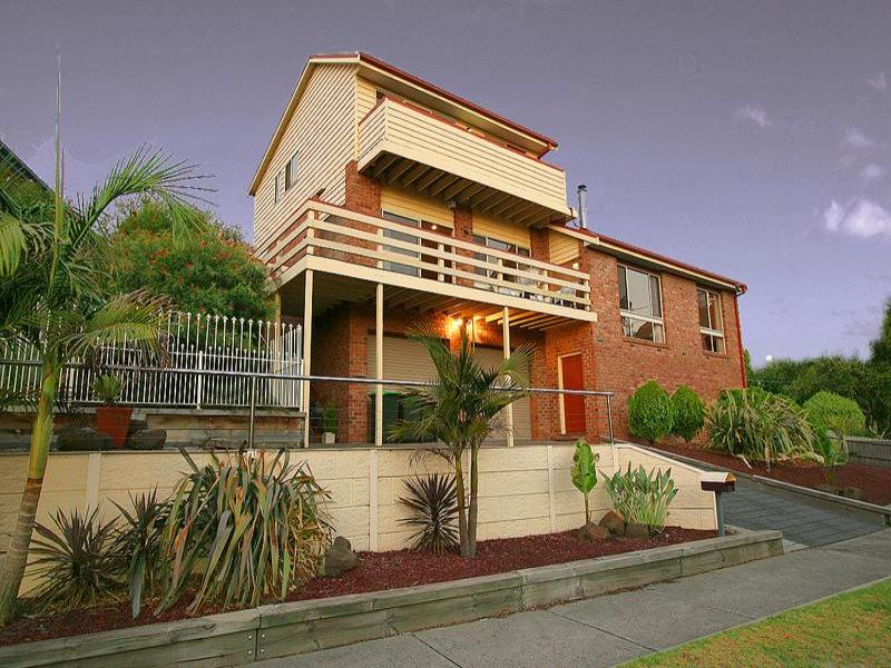 11 Bangor Drive, Frankston, Vic 3199 Property Details