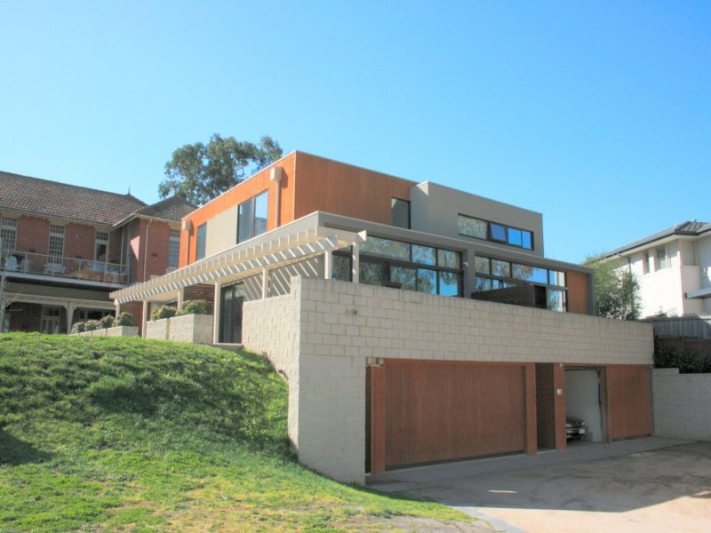 2/134 Ernest Jones Drive, Macleod, Vic 3085 Property Details