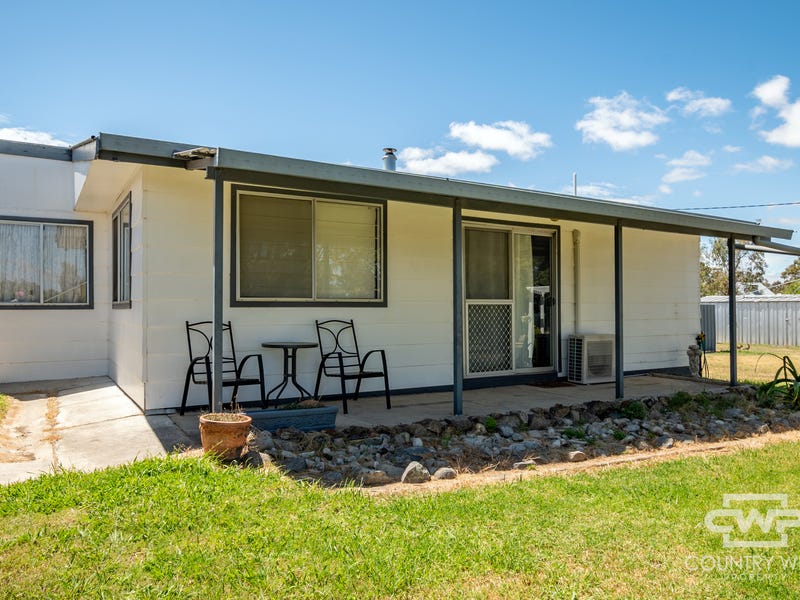 18 Severn Street, Deepwater, NSW 2371 Property Details