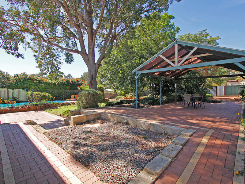 62 Waterloo Cres, Lesmurdie, WA 6076