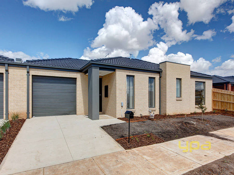 2/5 Mark Drive, Tarneit, Vic 3029 Property Details