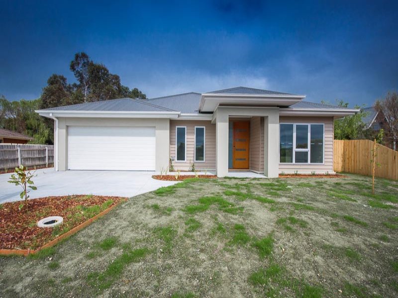 1/68 Sheedy Road, Gisborne, Vic 3437 Property Details