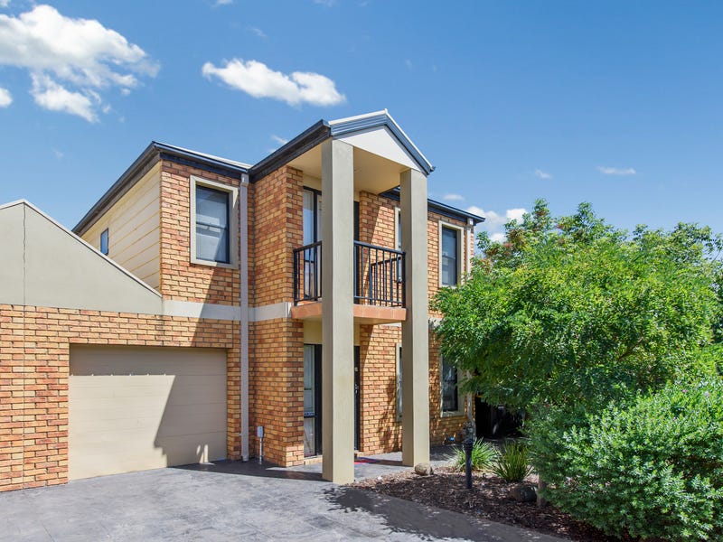 2 8 Lauffre Walk Caroline Springs Vic 3023 House For Sale Realestate Com Au