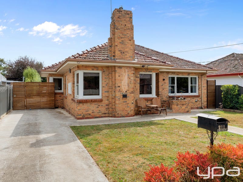 211 Dowling Street, Wendouree, Vic 3355 House for Sale realestate