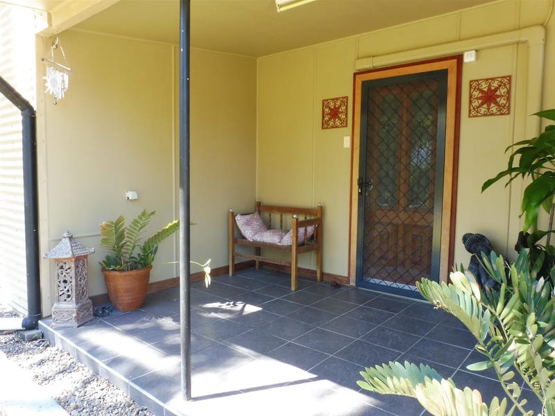 14 Cook Street, Finch Hatton, QLD 4756