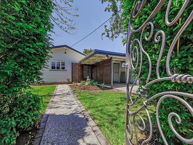 59 Dorothy Lane, Camp Hill, QLD 4152