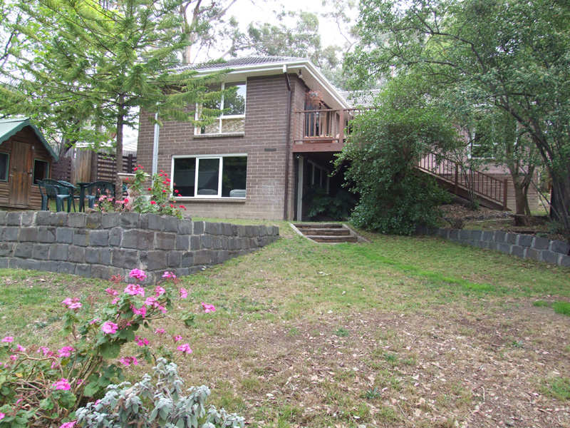 10 Bonnie Doone Street, Briar Hill, VIC 3088