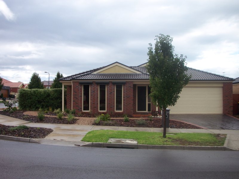 12 Sunnybrae Circuit, Cairnlea, Vic 3023 Property Details