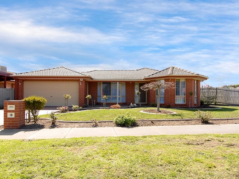 32 Sneddon Drive, Narre Warren South, VIC 3805