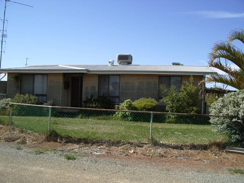 2 Howard Place, Three Springs, WA 6519