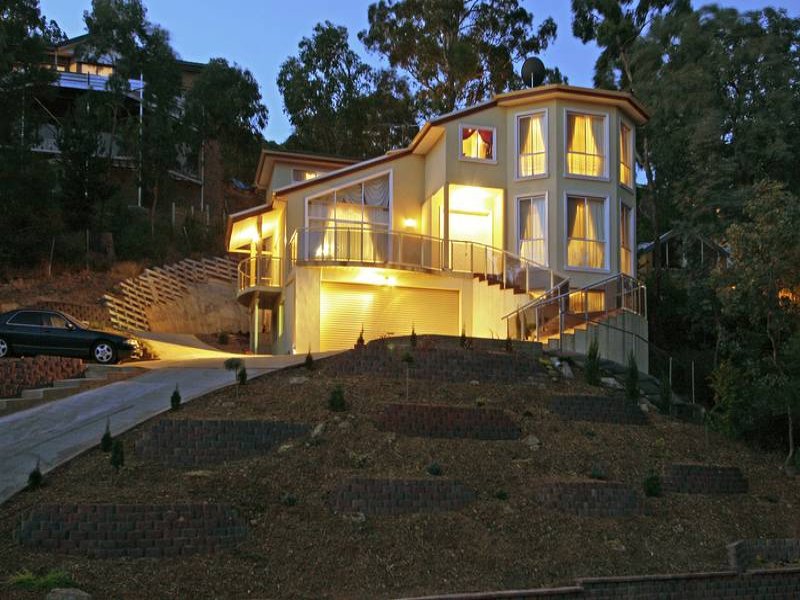 61 Kubis Drive, Ringwood North, VIC 3134