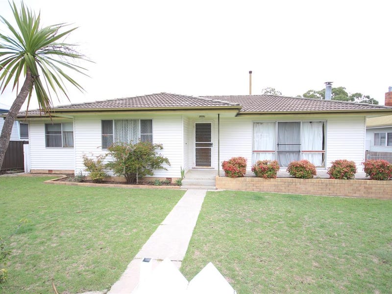 40 Logan Street, Tenterfield, NSW 2372 Property Details