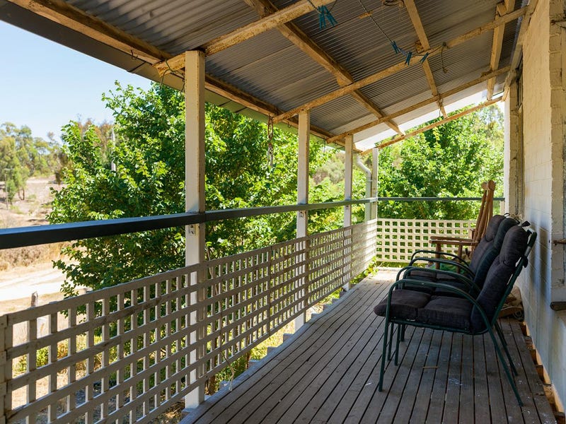 12 New Year Flat Road, Vaughan, Vic 3451 Property Details