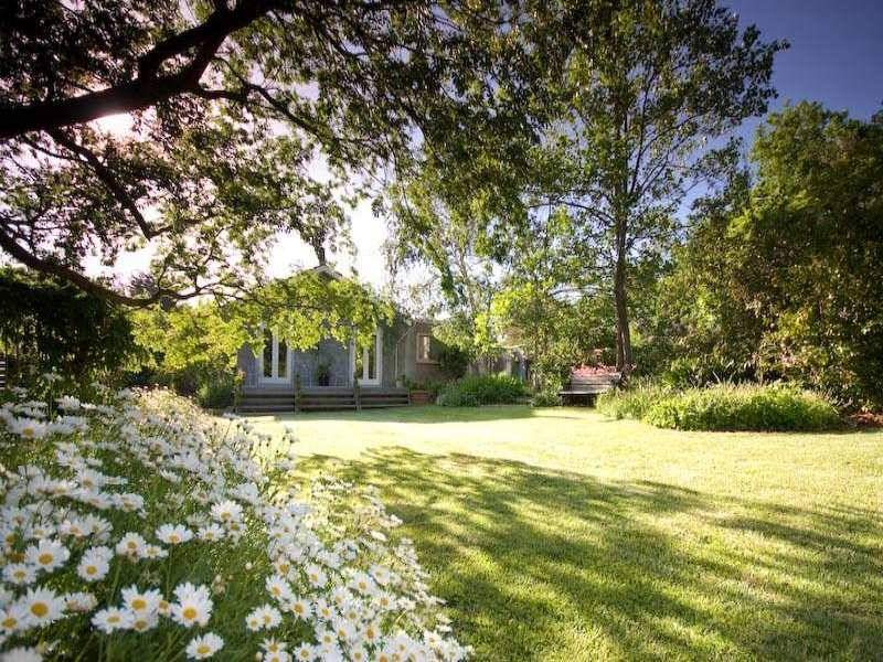 72 Waterfalls Road, Mount Macedon, VIC 3441