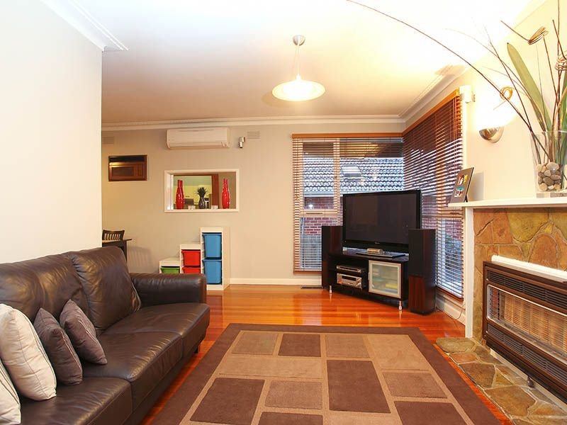 1 Winton Street, Burwood, Vic 3125 Property Details