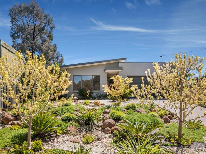 66 Race Street, Flora Hill, VIC 3550