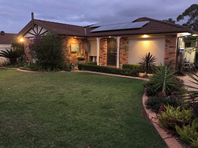 13 Shannon Place, Kearns, NSW 2558