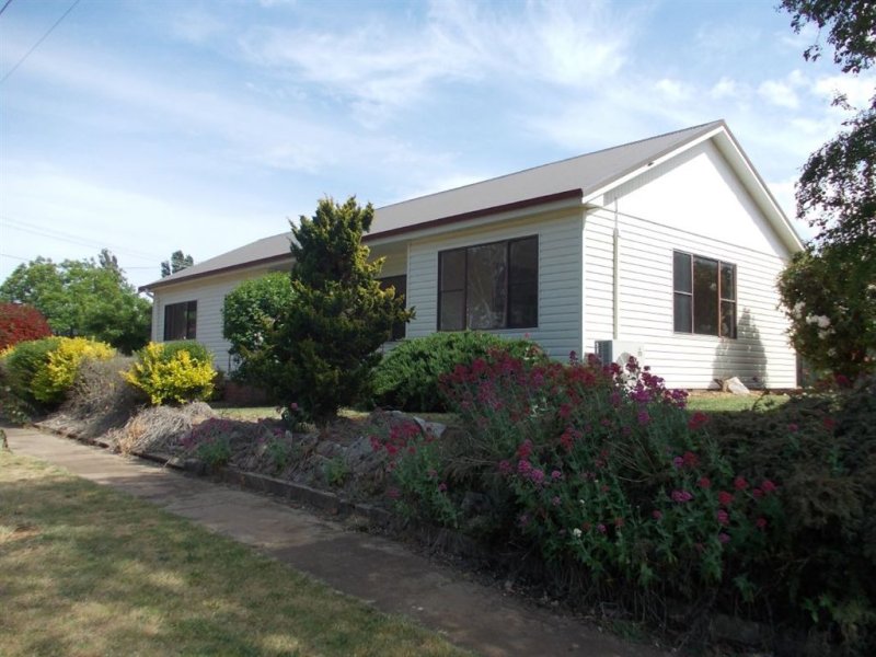 1 Phillip Street, Crookwell, NSW 2583 Property Details