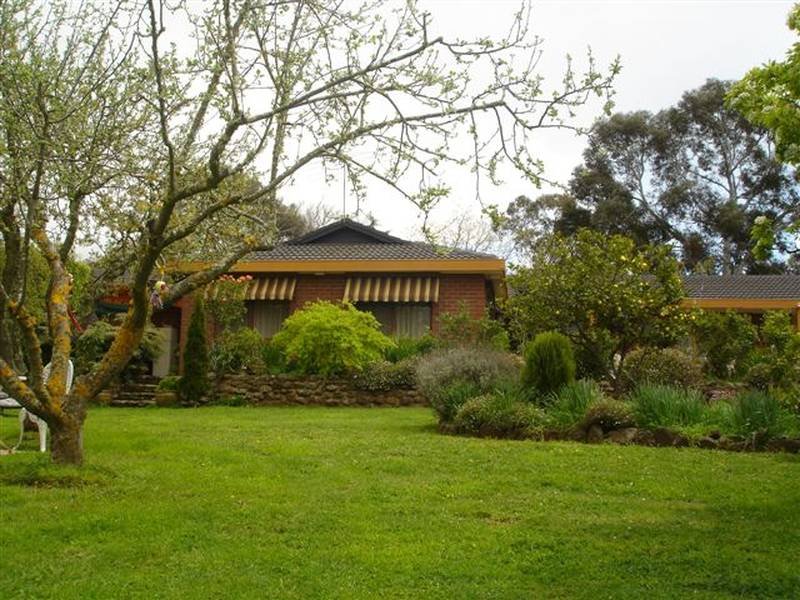 2 Old Farm Way, Romsey, Vic 3434 Property Details