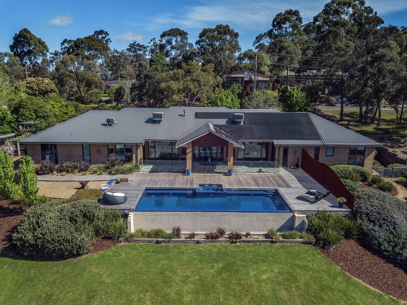 204 Pitt Street, Eltham, Vic 3095 Property Details